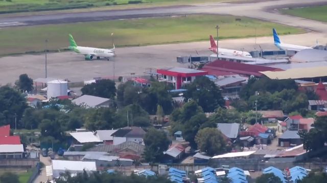 EDAN!! Aksi Pesawat Landing di Bandara Sentani Jayapura! Garuda Indonesia, Citilink, Trigana, dll.