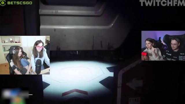 Visshenka смотрит: Топ Моменты с Twitch | Нашла Подарок с Фрик Хауса | Изменения После Поездки