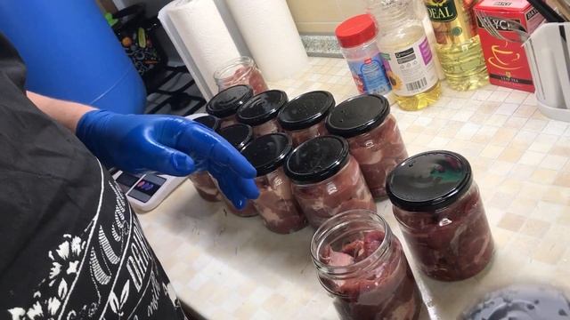Процесс приготовления тушёнки из трёх видов мяса-универсальный рецепт!