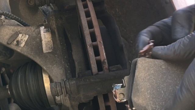 BMW 216 Front Brake Pad / Disc Replacement Diy 🇬🇧