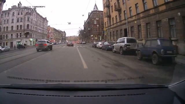 Helló BMW-s talán nem kellene így előzni!