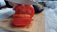 Жареный баклажан с сыром и помидором