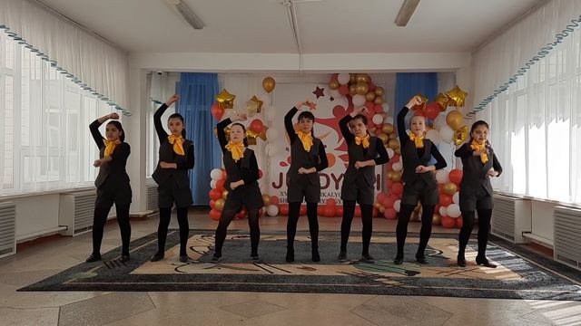 "Көтер көңілді" биі, "Өркен"арнайы мектеп-интернатының оқушылары. "Жұлдызай" фестивалі, Тараз қалас