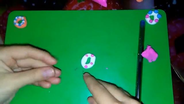 Пластилиновый пончик.