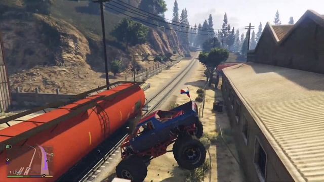 Grand Theft Auto V Новая тачка Marshall vs Поезд