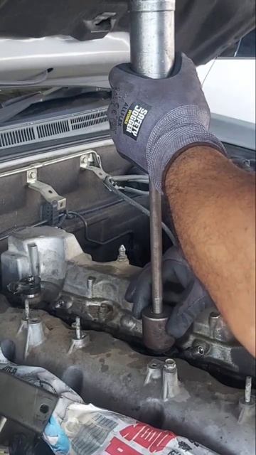 REMOVED STUCK INJECTOR WITH SPECIAL TOOLS