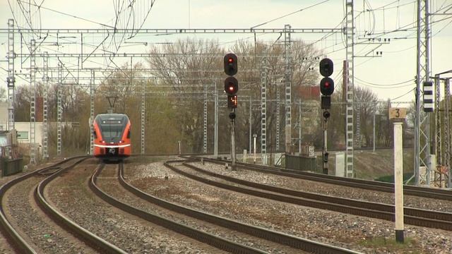 Штадлерские поезда на о.п. Лиллекюла / Stadler EMU's and DMU's passing Lilleküla