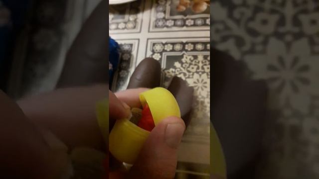 Купил Машу шоколадку  а там в внутри)