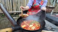 贵州地摊火锅,10块钱就能搞一餐,又烫又辣又麻,就是太费米饭