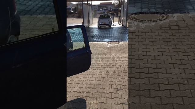 Обзор нашей Рено-Твинго. Завтракаем и едем на автомойку. Наслаждаемся видами фермерских угодий :)
