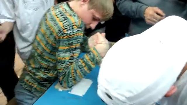 Соревнование по борьбе на руках профессиональный лицей № 41