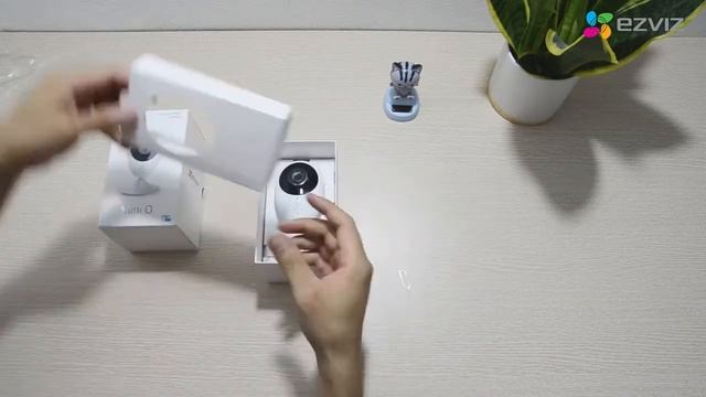 Mở hộp Camera Ezviz C2C (CS-CV206) | Ezviz Mini O LH0946565262
