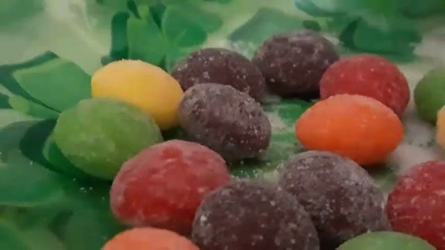 EATING SOUR SKITTLES! COLORING  TAPPING ON GREEN BOOKS! Leprechauns Themed!| Wave ASMR