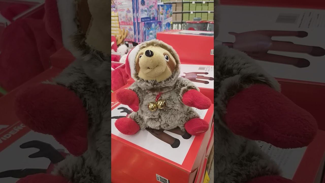 Кто это? Поет странную песню
