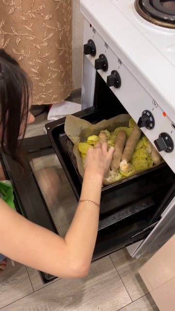 Колбаски с картошкой в духовке Покайфу