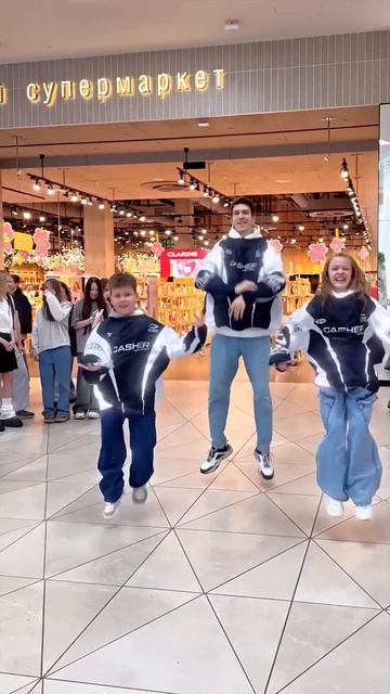 ASTRONOMIA TUZELITY  KIDS DANCING !! 38 M SUBS ⭐️