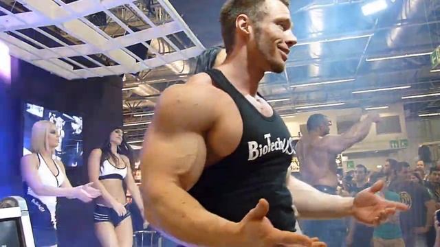 Kopie von FIBO 2013 Peter Molnar Posing 2