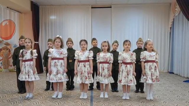 Воспитанники подготовительной гр.№9
"Вставай Великая Страна!" муз. и сл.М.Басовой