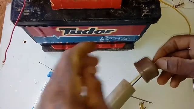 Como fazer uma mini furadeira caseira!!