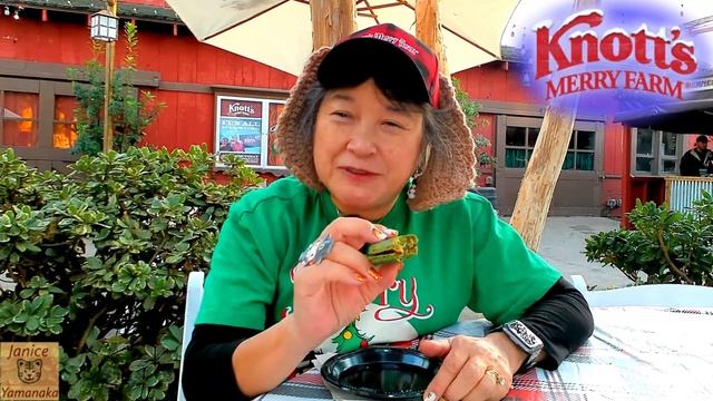 2022 Knott's Merry Farm: Mint Macaron at Prop Shop Pizzeria #2022fallfeeding