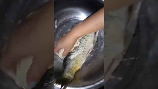 За печеная рыба в собственном соку.