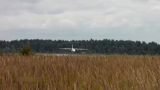 Ан-26 - труженик неба.