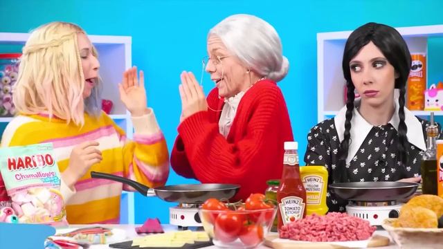 Кулинарный Челлендж: Уэнсдей Против Бабушки | Съедобная Битва KiKi Challenge