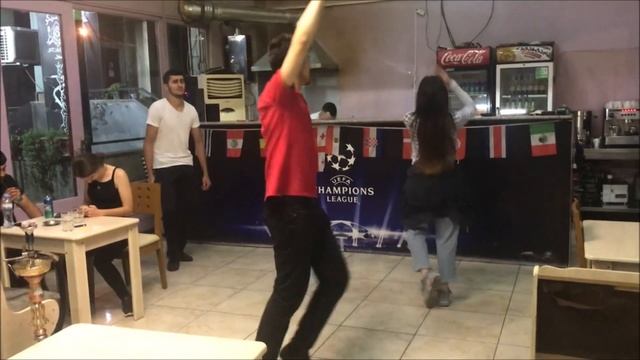 Девушка Танцует Женственно 2019 Лезгинка С Грузинкой В Кафе (Tbilisi) ALISHKA ELVIN (Acharuli dance