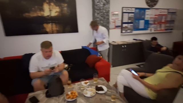 МАМА ПРИЛЕТЕЛА И Я НЕ ЗНАЮ ЧТО ДЕЛАТЬ