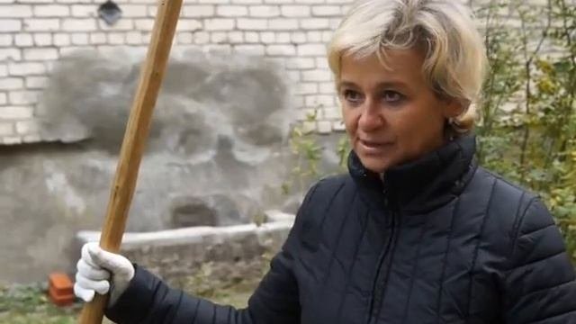 Своим примером городские чиновники решили призвать серовчан к участию в осенней уборке
