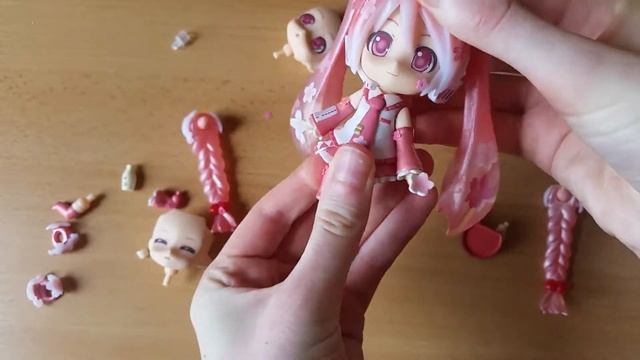 More sakura for Sakura Miku nendoroid bootleg!