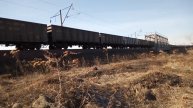 Грузовой поезд с двумя электровозами 3эс5к.