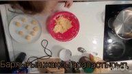 Аяжан готовит СЫРНЫЕ ШАРИКИ, ВКУСНО И ПРОСТО 🤤/ Аяжан СЫРНЫЕ ШАРИКИ ПІСІРДІ, ДӘМДІ ӘРІ ОҢАЙ 😋