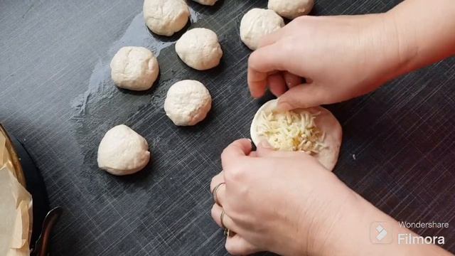 ПАМПУШКИ  С ЧЕСНОЧКОМ И СЫРОМ.    Подходит к любому супчеку на вашем столе 👌