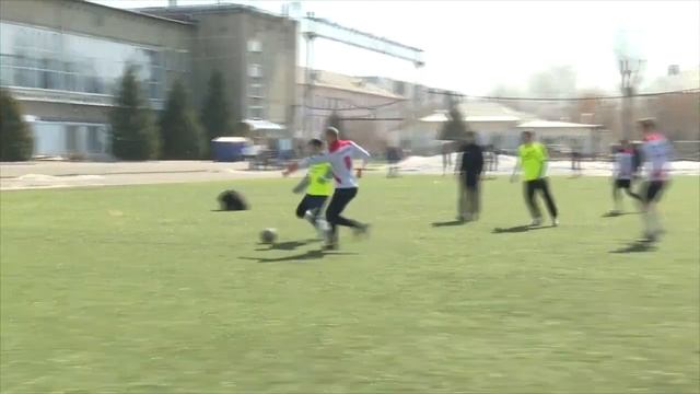 В Новосибирске футболисты из Африки сыграли с новосибирцами в поддержку инвалидов (24.04.2023)