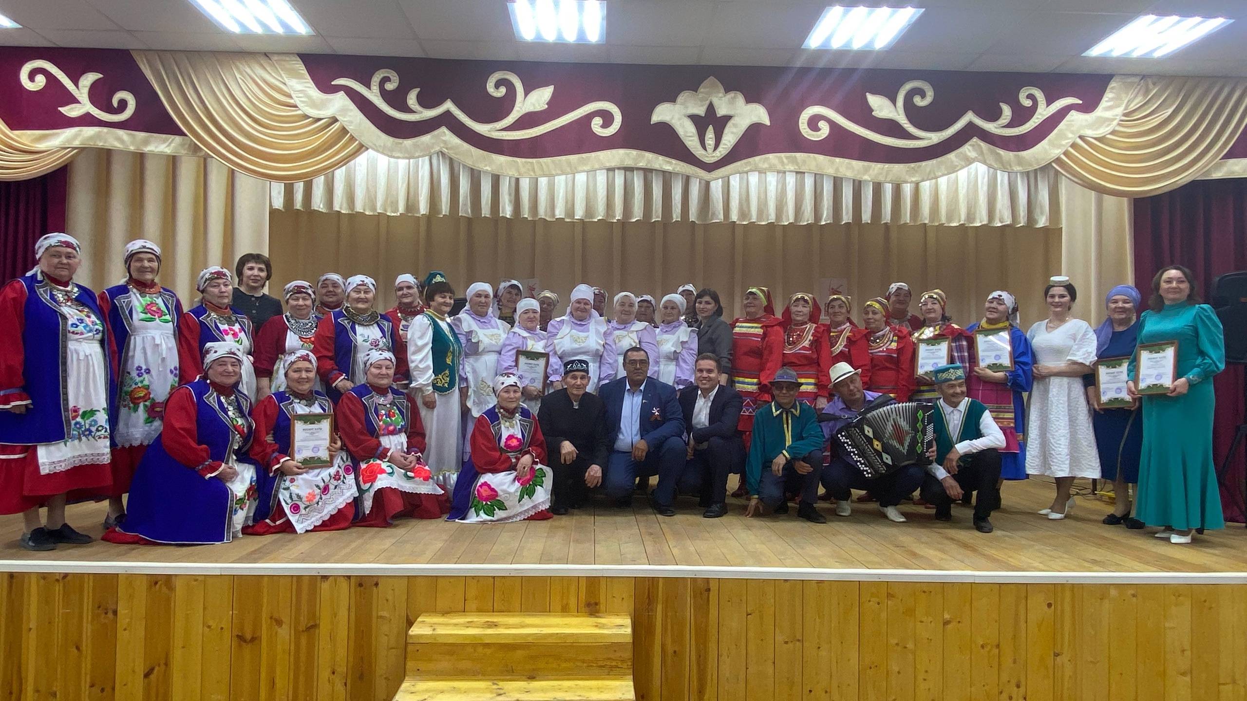 Габдулла Тукай туган көненә багышлап "Туган тел мәңге яшәр" дип исемләнгән кичәсе узды.
