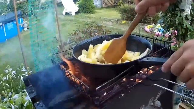 ЖАРИМ КОРТОШКУ НА КОСТРЕ С СЫРОМ!