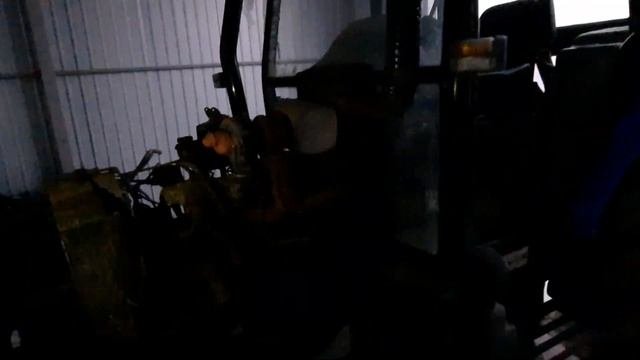 Приехал трактор а под капотом прикол.Смеялись до слез.
