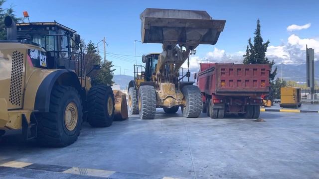 CAT 980H coming in 😎😎#loader #caterpillar #machinery #yard #heavyequipment #entrance #loaders