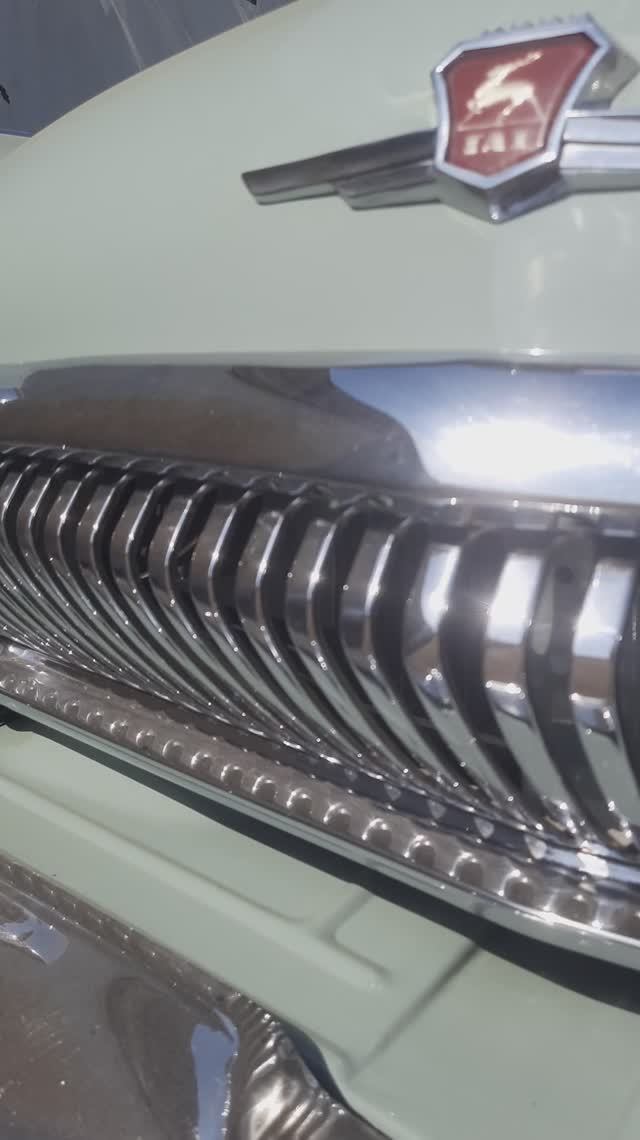 ГАЗ 21 1970 и Mercedes-Benz W123 1983