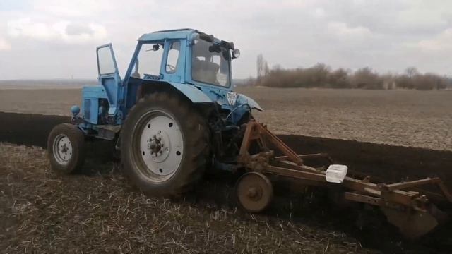 Мтз52 Орає сам. Оранка тракторами мтз 52 та мтз 80