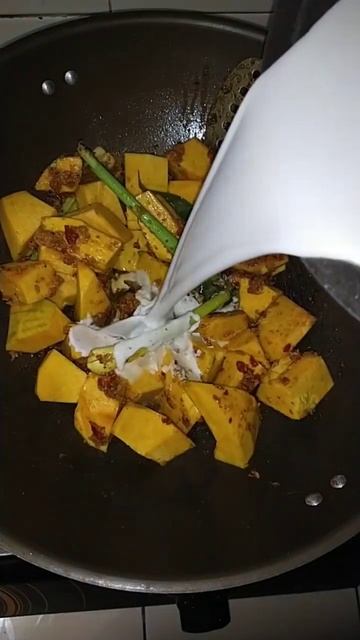 masak labu kuning dari ladang pakai lele sale/asap😊❤️