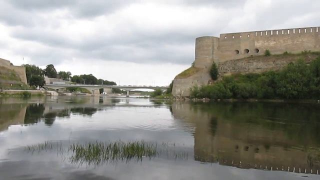 Narva (granita Rusia - Estonia): Ivangorod Narvskiy - Narva Hermanni linnus (Castelul Hermann)