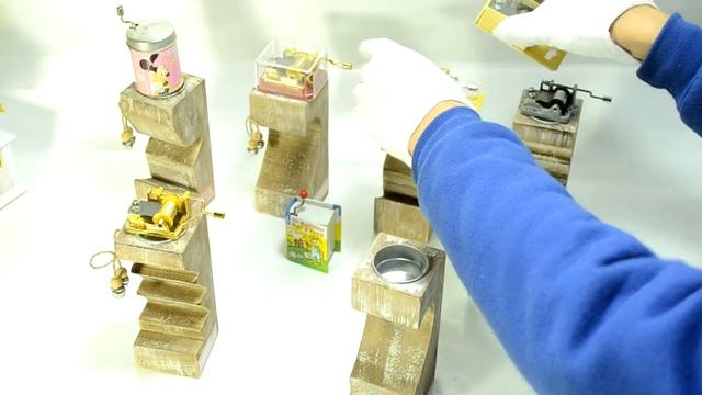 hand crank music box