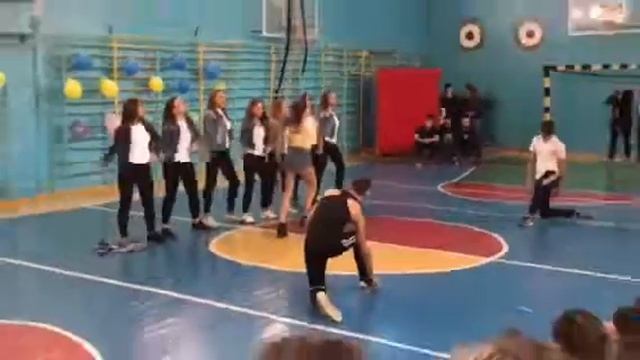 Танец моего старшого брата в его школе