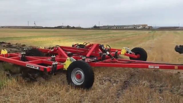 Трактор Т-360 с "Landmaster-4800". Глубина обработки 24 см.