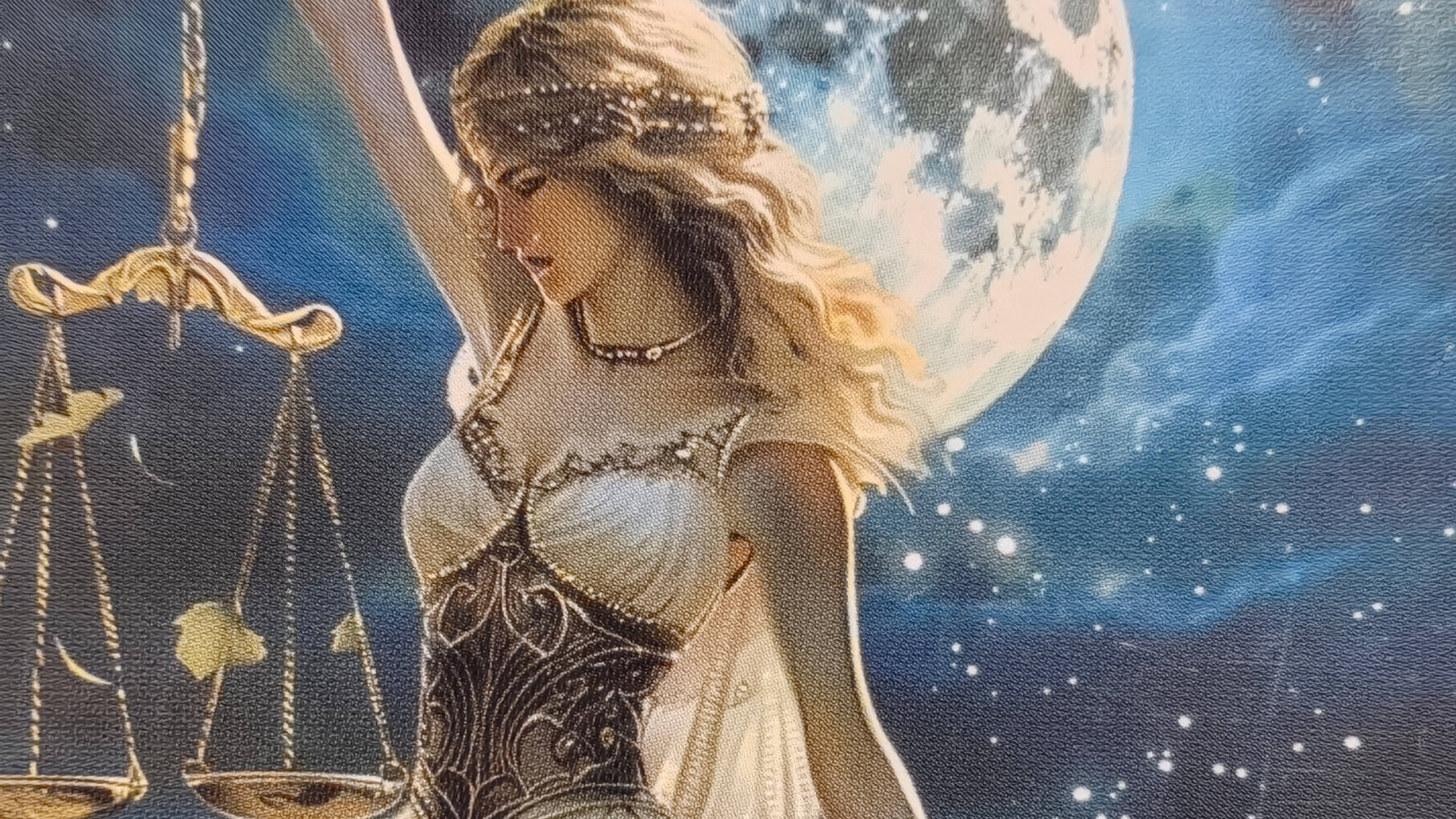 ЛЕТИТ ЕЙ ВСЁ ПО СПРАВЕДЛИВОСТИ, СОПЕРНИЦЕ... #shortvideo #бумеранг #таро #шортс  #tarot #shortsvideo