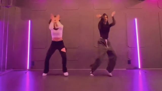 BLACKSWAN Sriya with Dancer Yoon Flower | Ariana Grande 'Everyday' Dance Cover