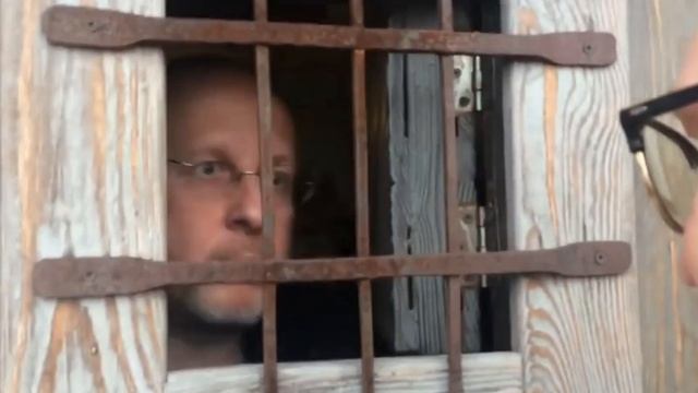 Дмитрий Пучков прячется в Халф Лайфе