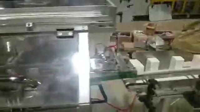 Картонажная машина: упаковка флакона, ложечки и инструкции